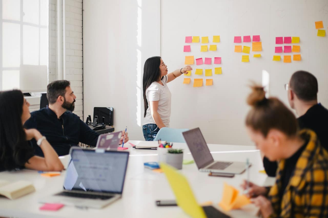 Customer experience team reviewing a weekly report